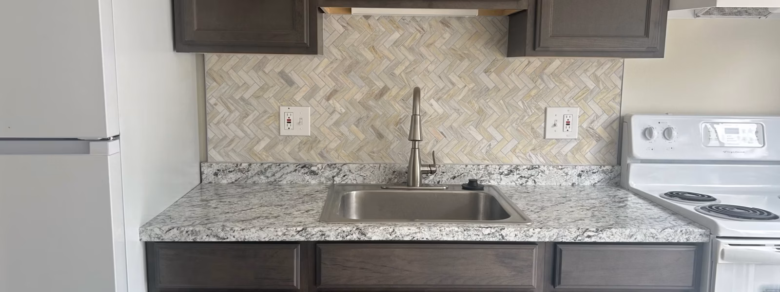 nottingham-court-kitchen-granite-counters-tile-wood-cabinets