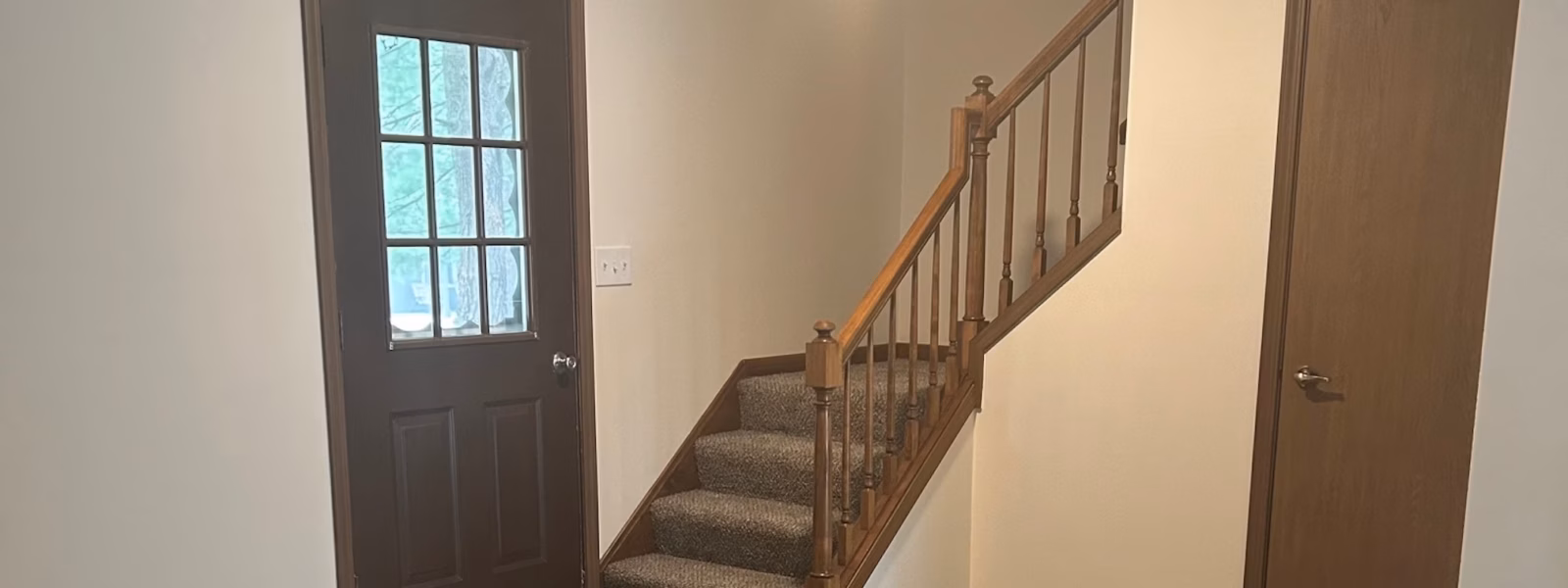 nottingham-court-townhome-carpeted-living-room